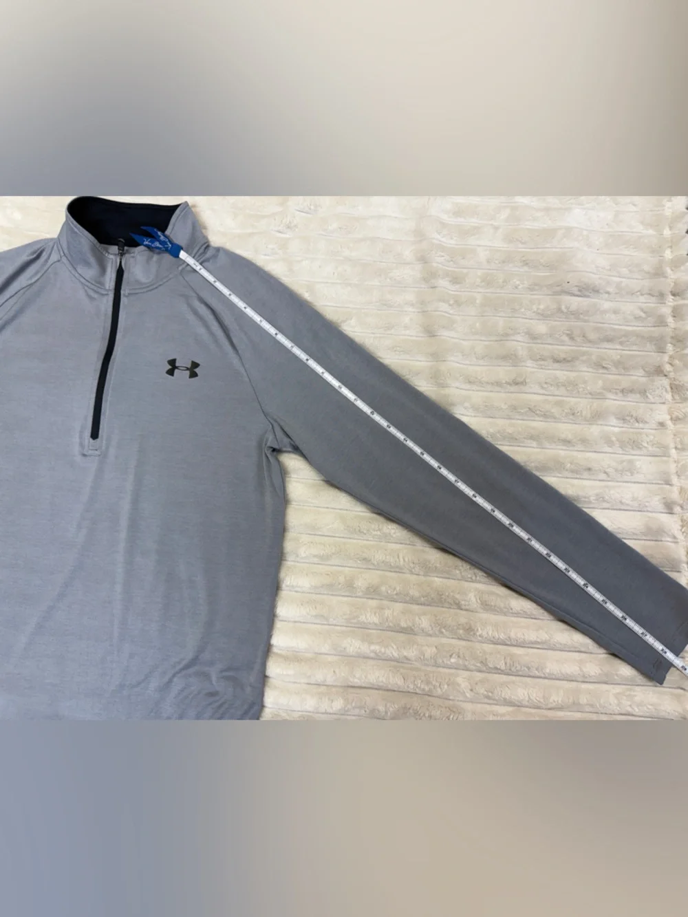 Under Armour: Men's Light Gray Light Weight 1/2 Zip Performance Pullover, Size S - Picture 6 of 8